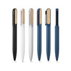 Esferográfica em alumínio 94% reciclado com detalhe em bambu no clipe e escrita em azul Personalizada