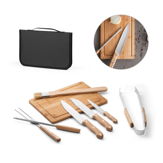Kit churrasco em estojo de PU e 210D com tábua em bambu e 7 utensílios em aço inox e madeira de seringueira Personalizado