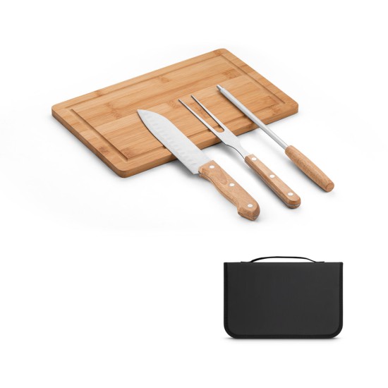 Kit churrasco em estojo de 210D e tábua em bambu com 3 utensílios em aço inox e madeira de seringueira Personalizado