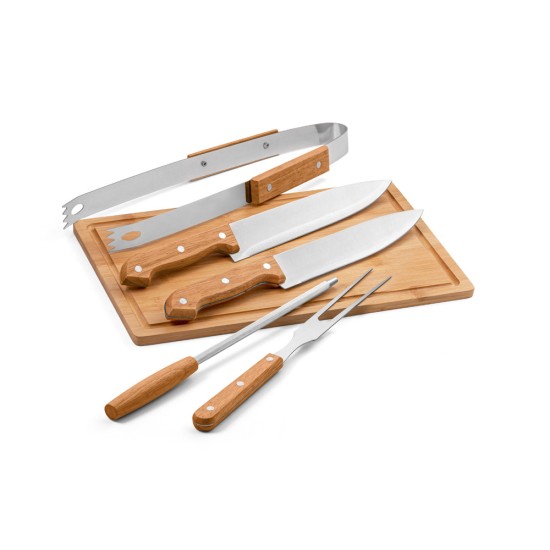 Kit churrasco em estojo de 210D e tábua em bambu com 5 utensílios em aço inox e madeira de Seringueira Personalizado